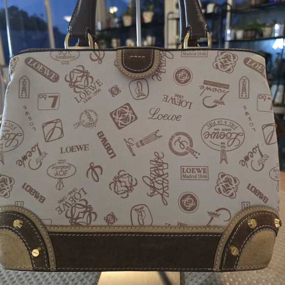 Loewe - Picture 4 of 15